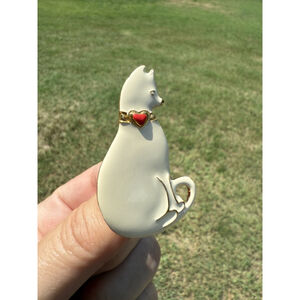 Vintage Signed Vero White Enamel Cat Kitten w/ Red Heart Collar Brooch EUC